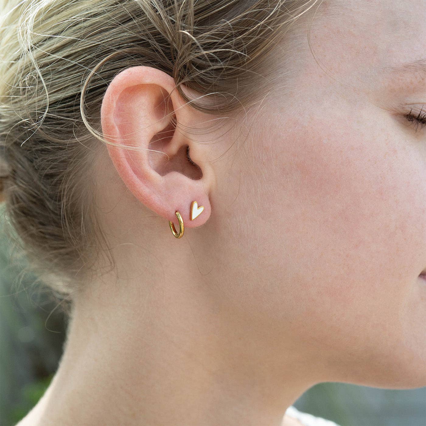 White Heart Stud Earrings: 18K Yellow Gold PVD Stainless Steel