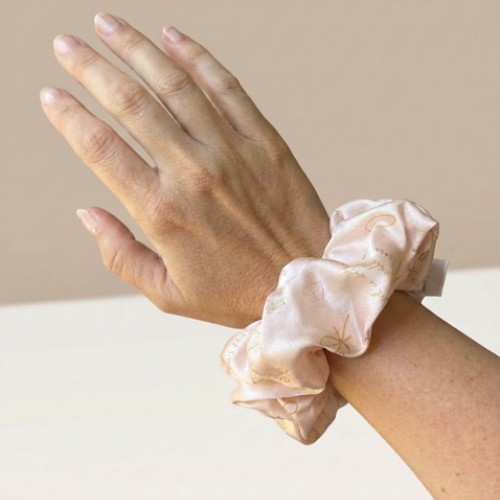 100% Mulberry Silk Scrunchie: Peach
