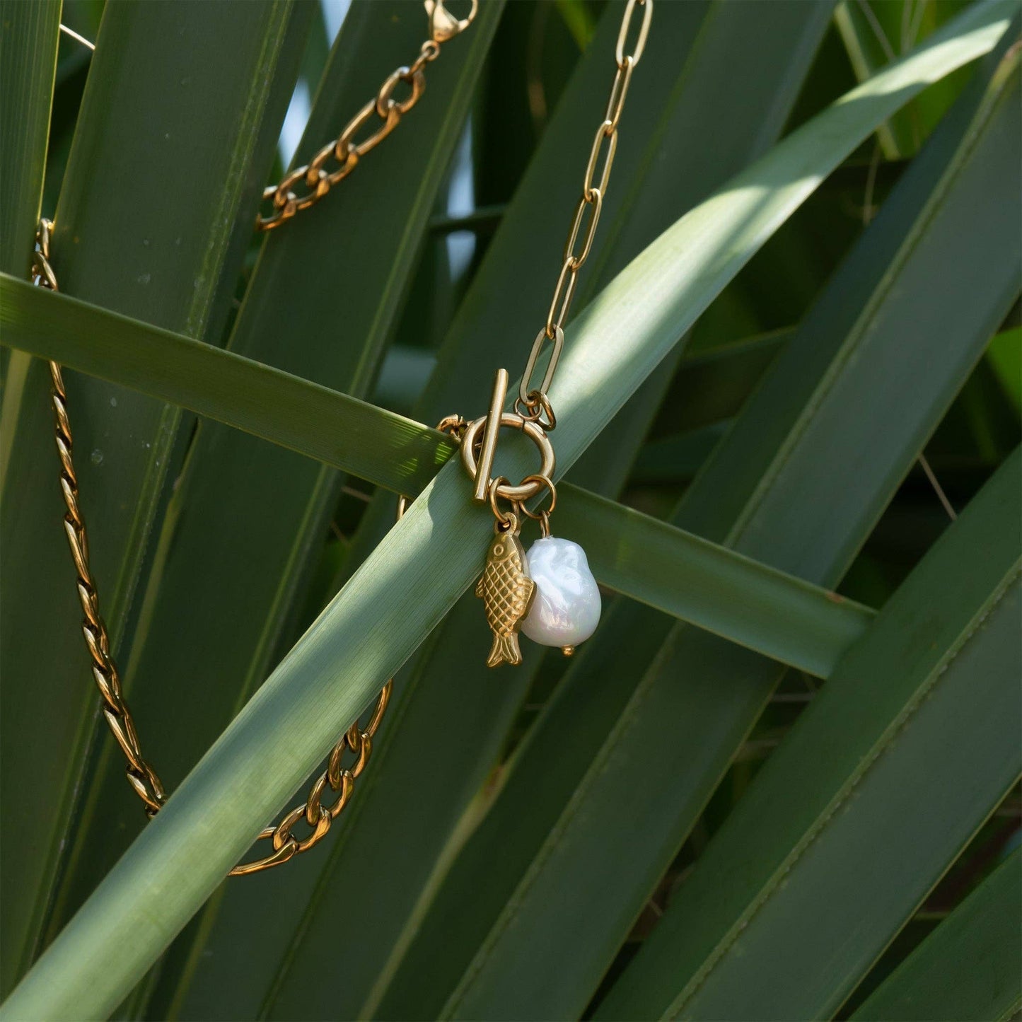 18K Gold PVD Toggle Clasp Freshwater Pearl Charm Necklace: Gold