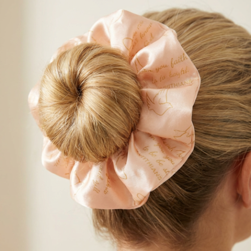 100% Mulberry Silk Scrunchie: Peach